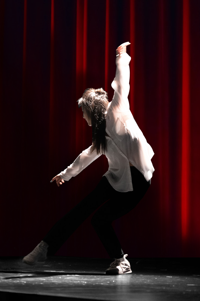 red-curtain-man